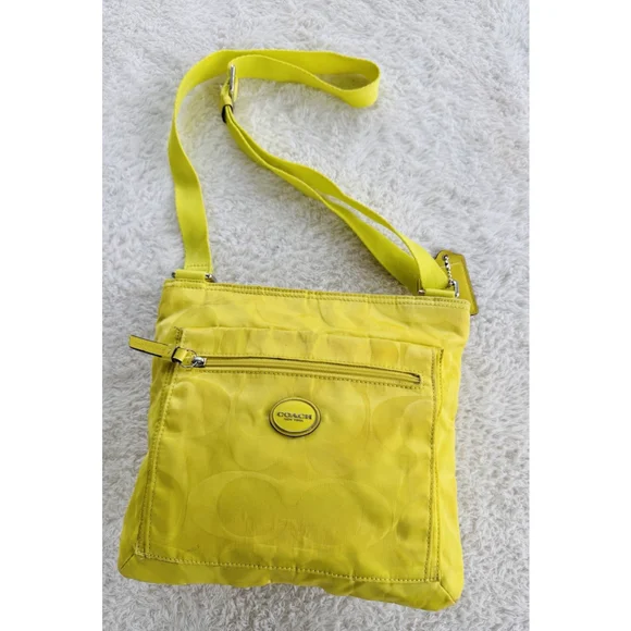Vintage 90’s Coach Signature Logo Yellow
Nylon Colorblock Crossbody Bag F77408 - Picture 10 of 15